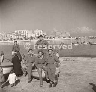 new-zealand-soldiers-bari-italy-during-world-war-2_ww2