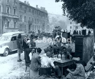 Piazza Sant'Ambrogio agosto 1943 dopo i pesanti bombardamenti_ww2
